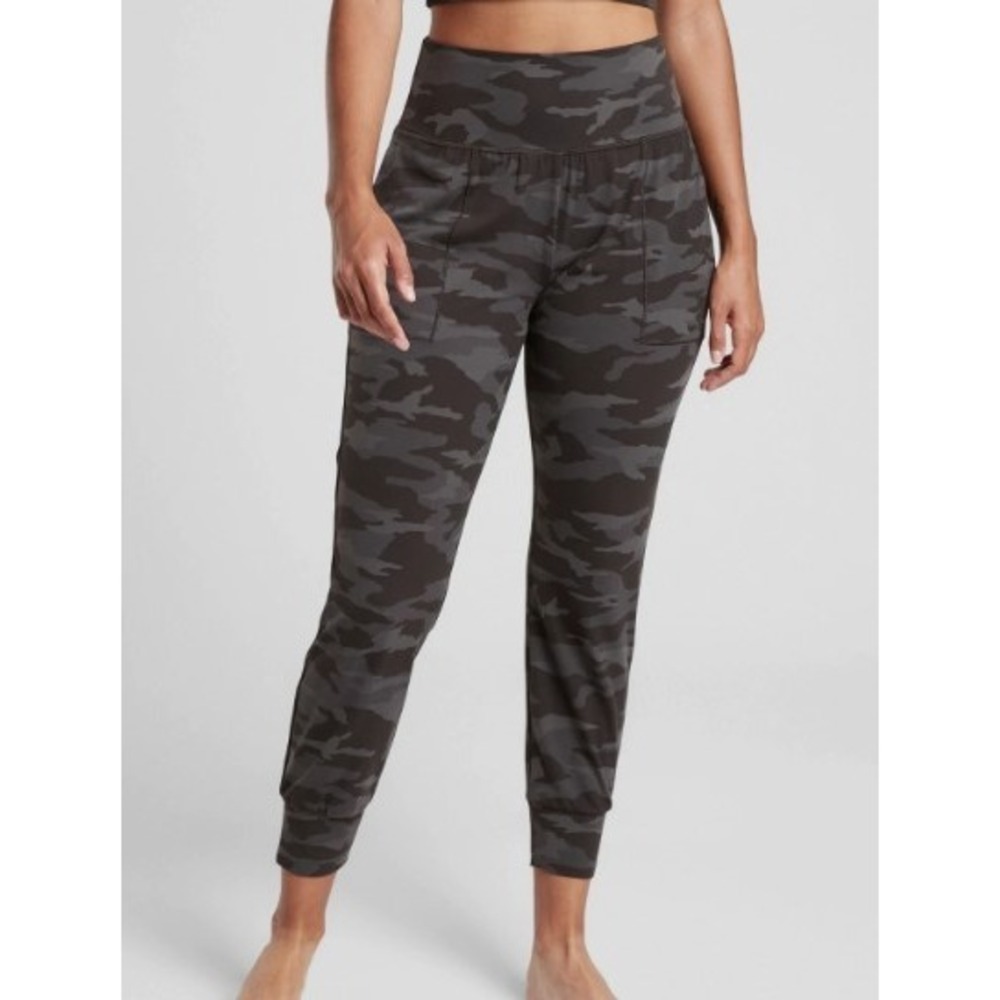 Athleta Salutation Camo Jogger Women XSP Grey Camouflage High‎ Rise Lounge Gym